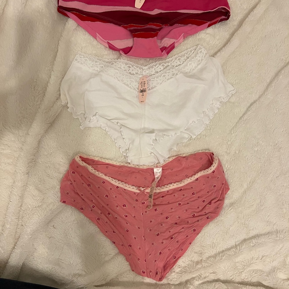 Women's White and Pink Lace Trim Panties Victoria’s Secret NWT